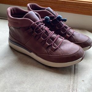 Clarks women’s booties size 9.5